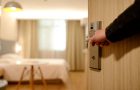 Bo på pensionat i väntan på ny bostad
